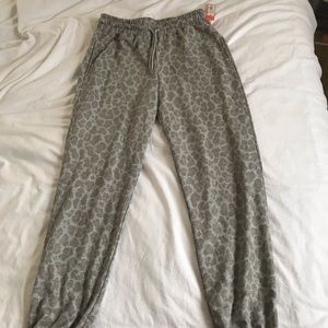 Adorable leopard joggers size xs!
